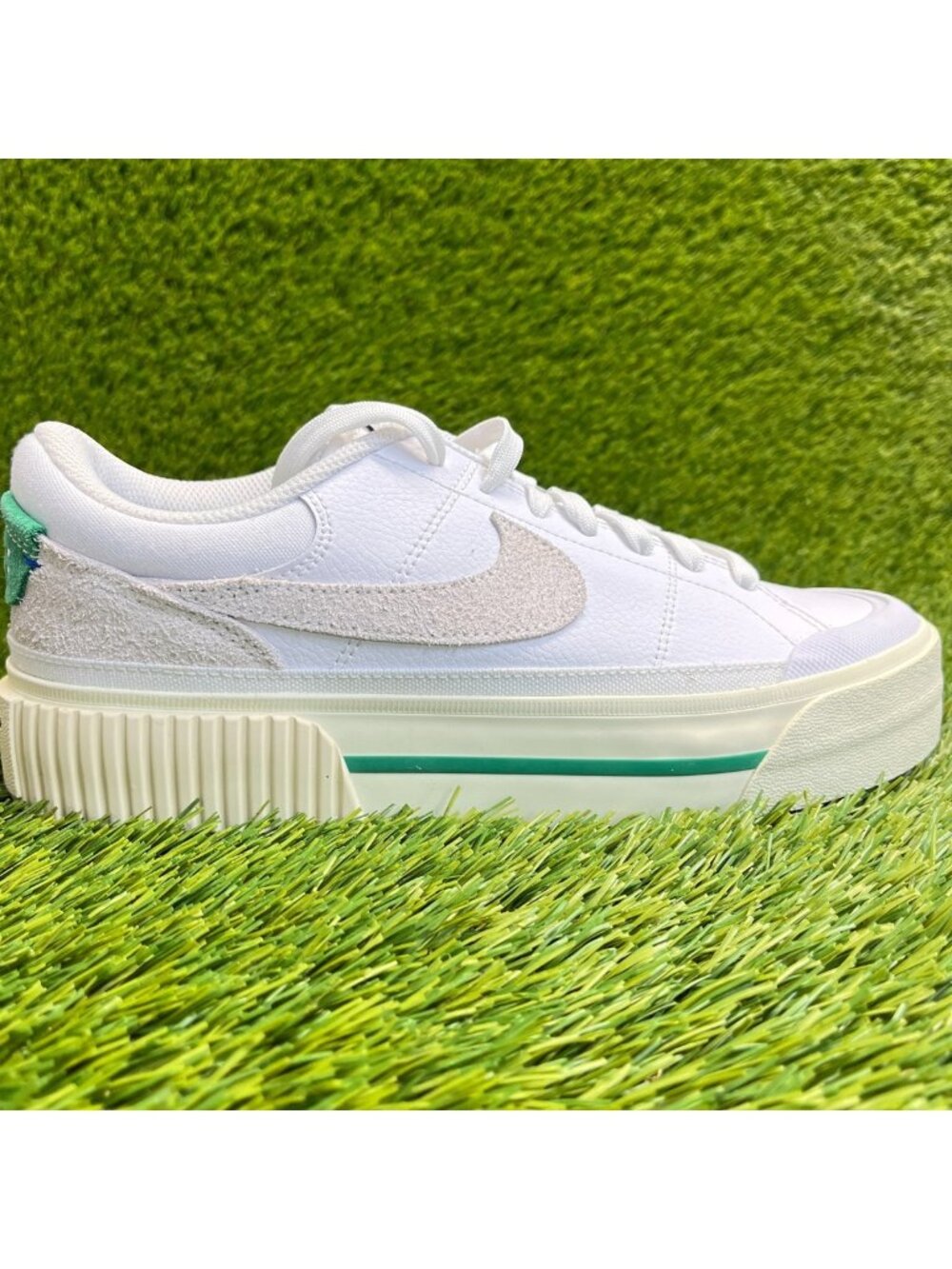 Nike Court Legacy Lift Womens Size 8.5 White Green Athletic Shoes Sneakers